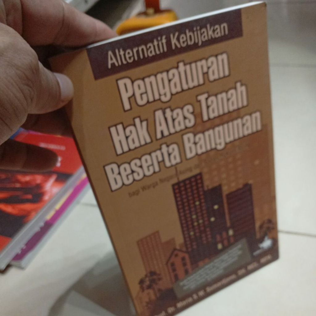 Pengaturan Hak Atas Tanah Beserta Bangunan Prof, Dr. Maria S. W. Sumardjono, SH. MCL. MPA