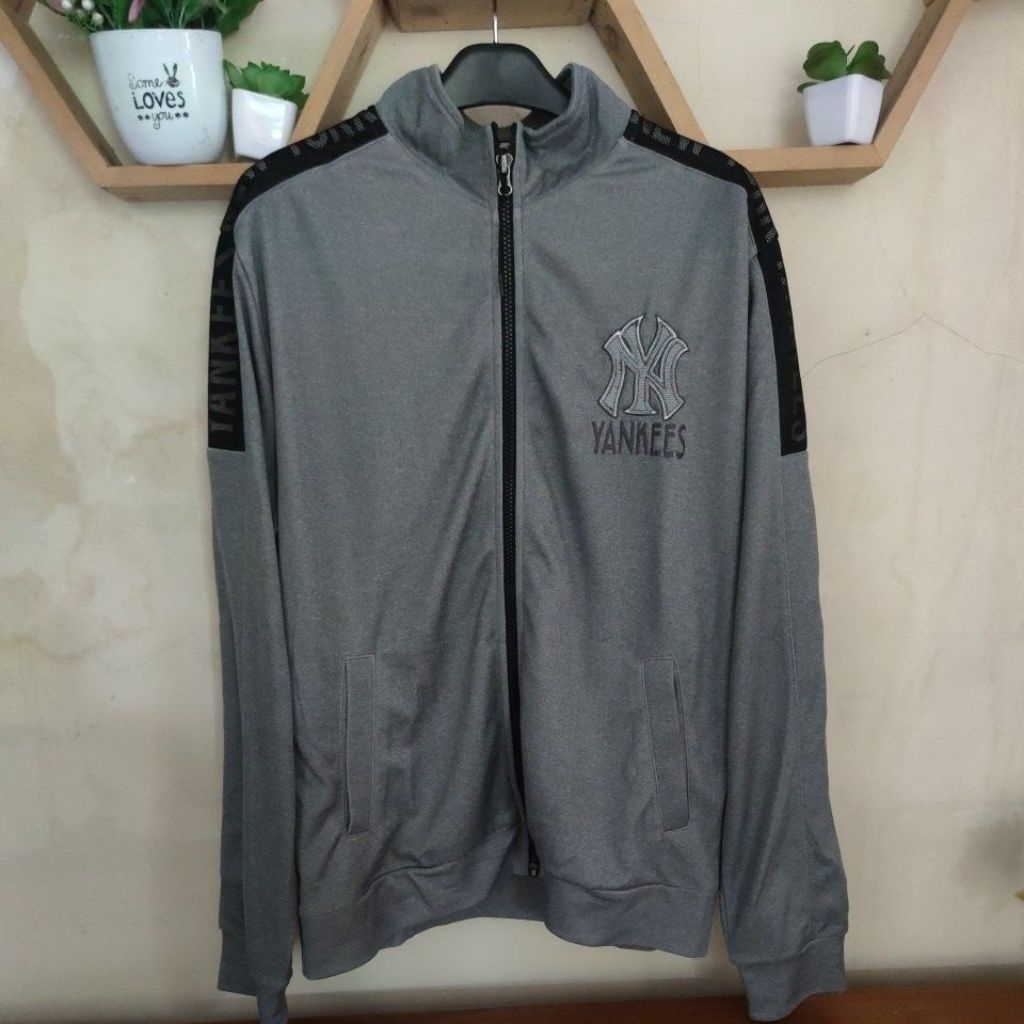 Tracktop MLB Spell Out Mega Rare