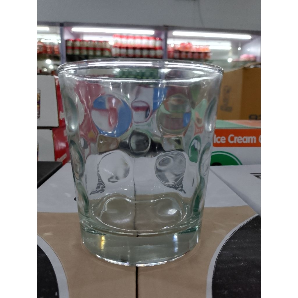 setengah lusin gelas kaca tebal polkadot