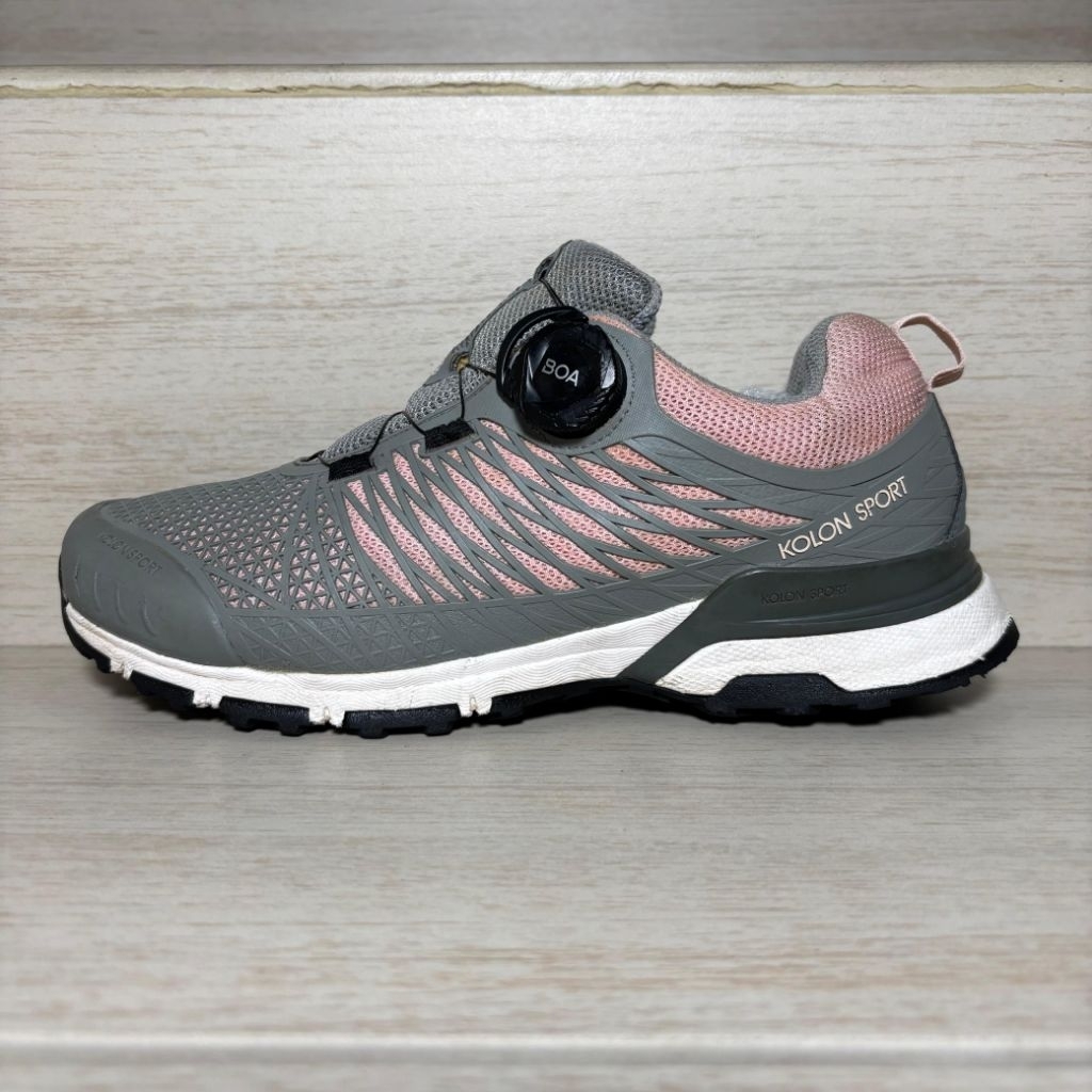 SEPATU OUTDOOR TREKKING HIKING & RUNNING KOLON SPORT BOA SYSTEM / TALI PUTAR SECOND ORIGINAL  [ MURA