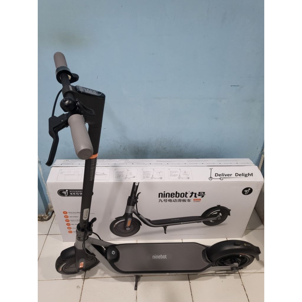 SEGWEY NINEBOOT ELECTRIC KICK SCOOTER  NINEBOOT D18W ORIGINAL SECOND LIKE NEW