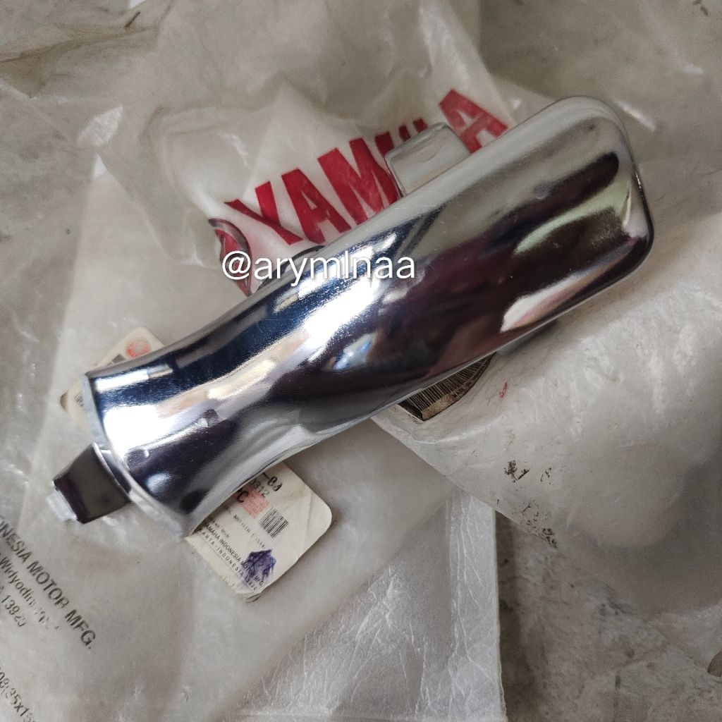 TAMENG COVER KECIL LEHERAN TUTUP KNALPOT SCORPIO G SCORPIO Z 2001-2005 5BP-E4718-00 ORIGINAL YAMAHA 