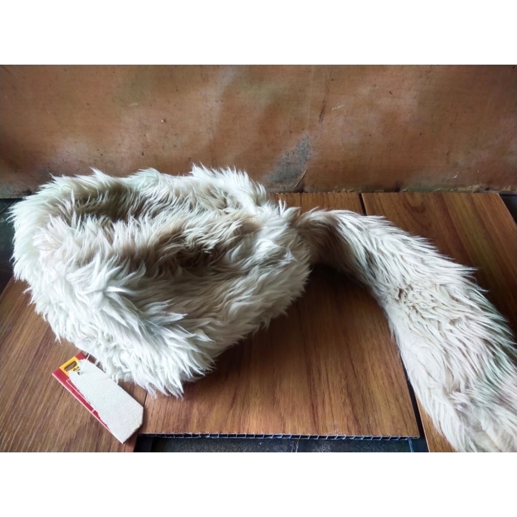 Topi mongolia ada buntutnya