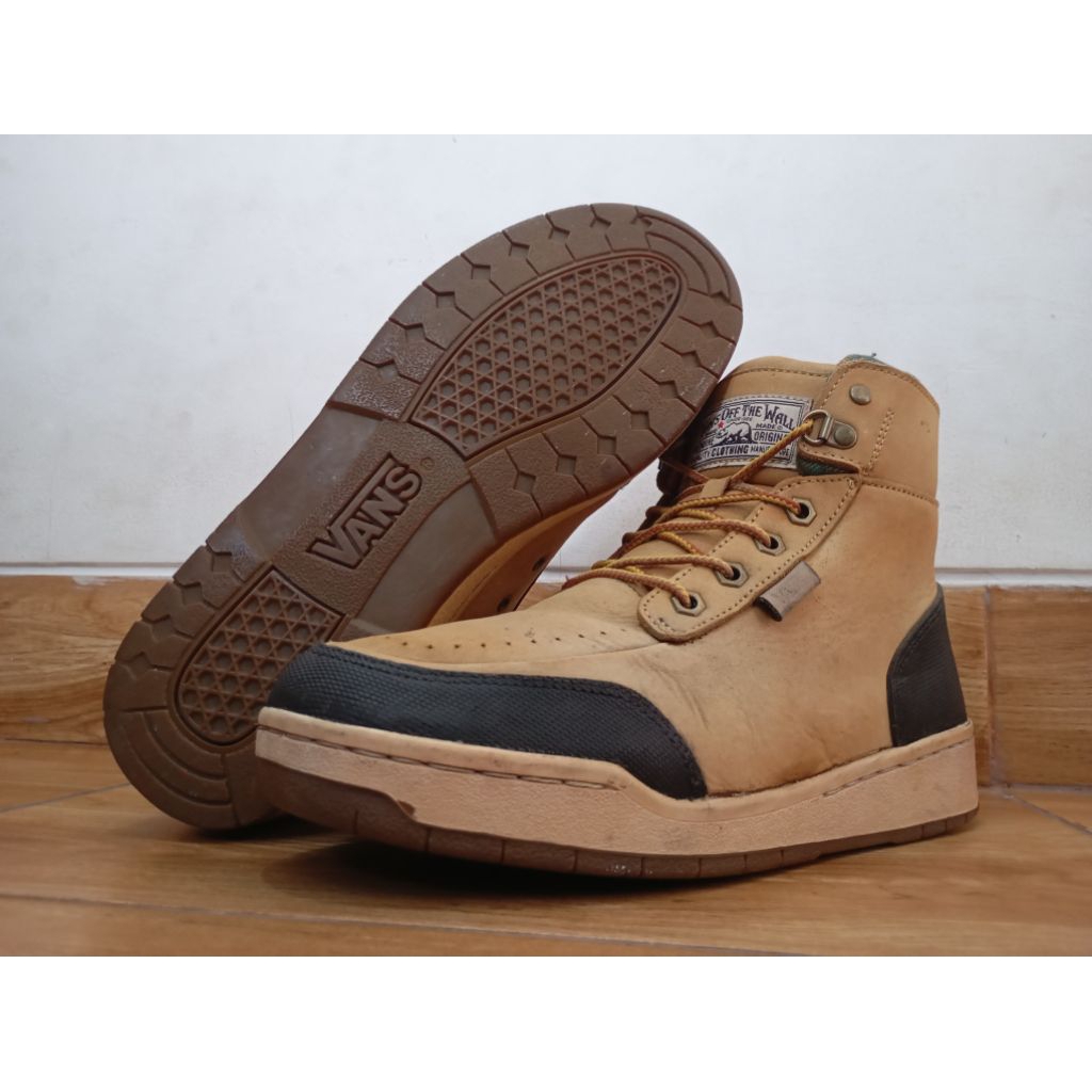 sepatu sneakers mid Vans off the wall