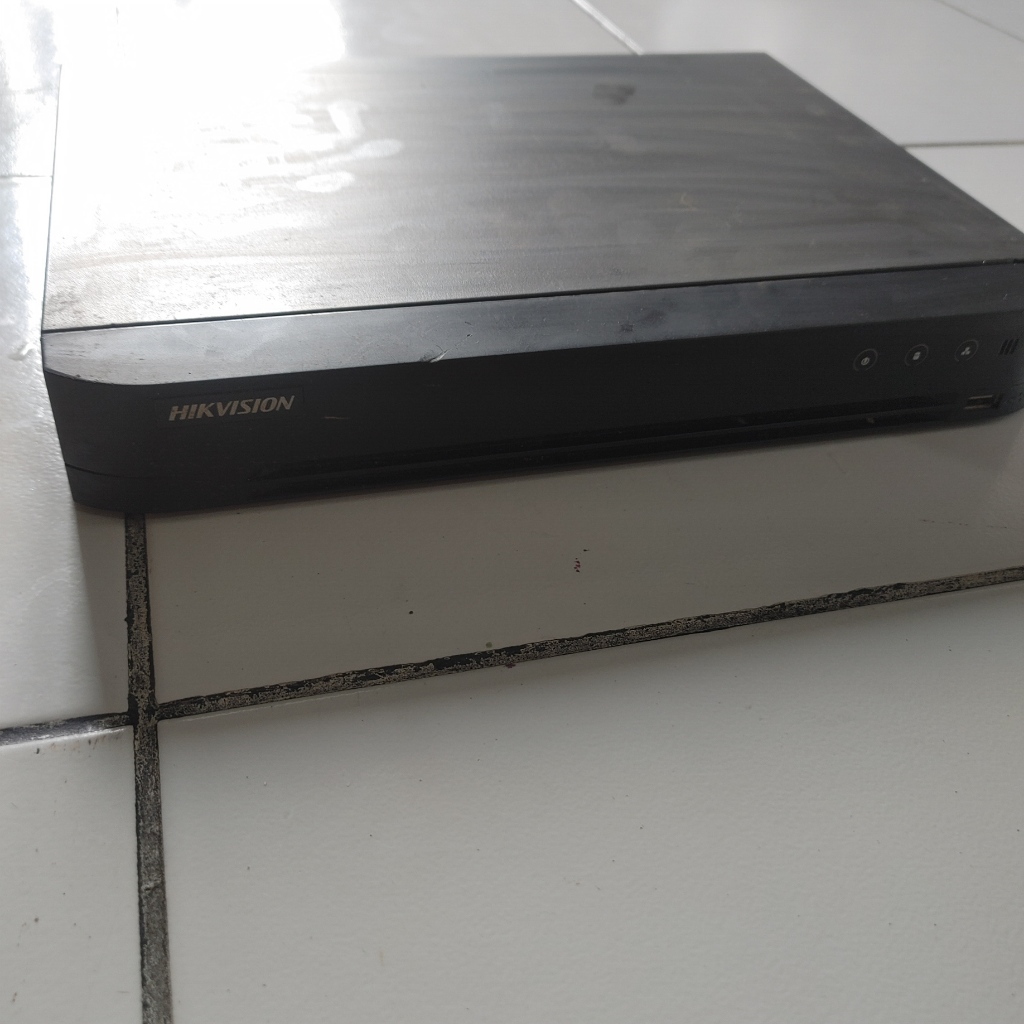 DVR 4 CHANNEL HIKVISION DS-7204HQHI-K1