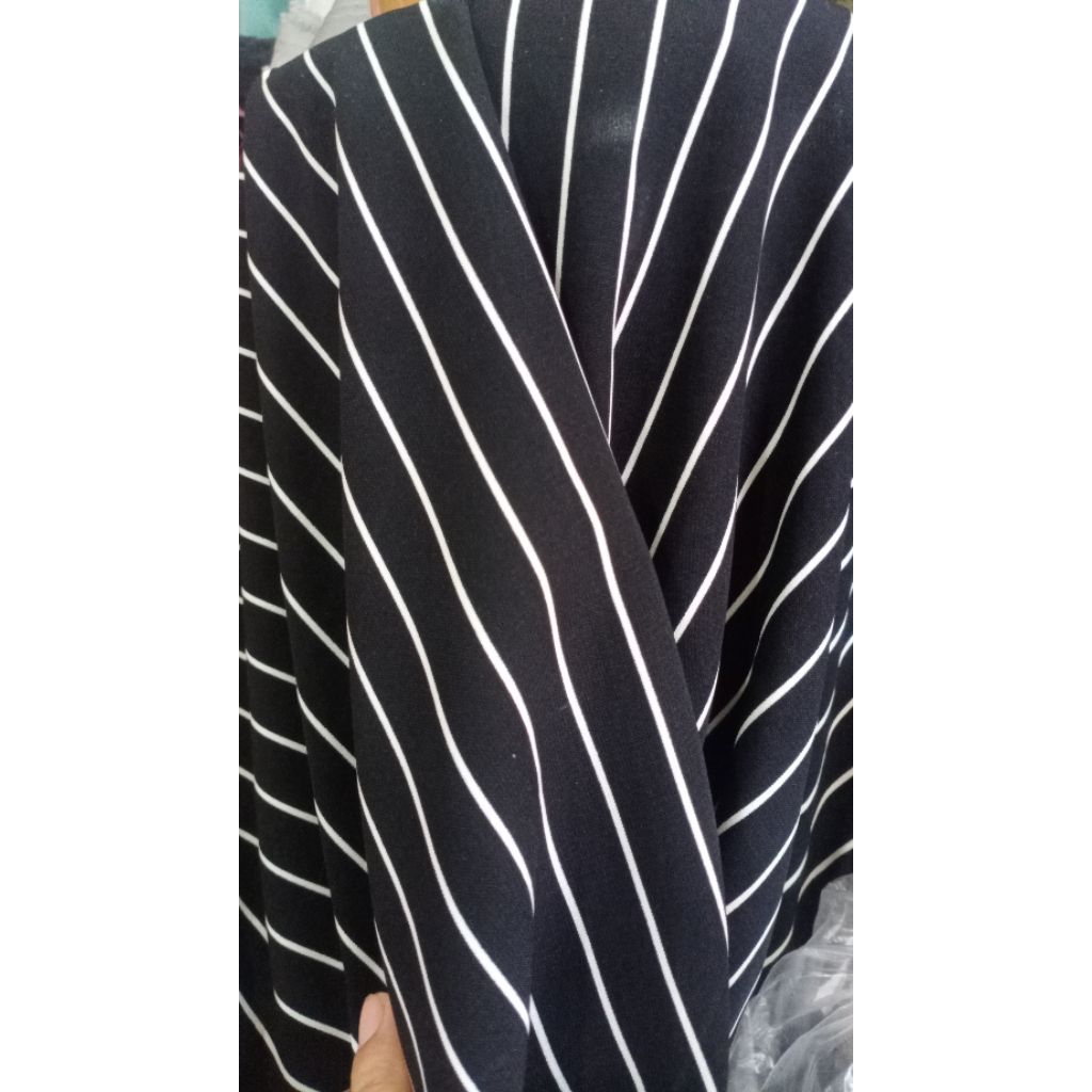 kain monalisa motif salur dasar hitam dan  cream tua