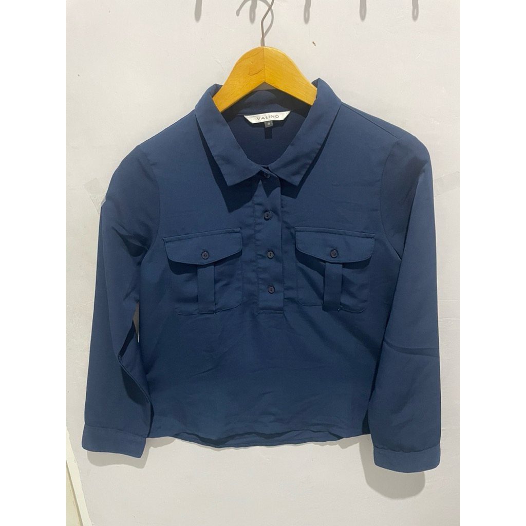 Hem wanita Valino biru navi