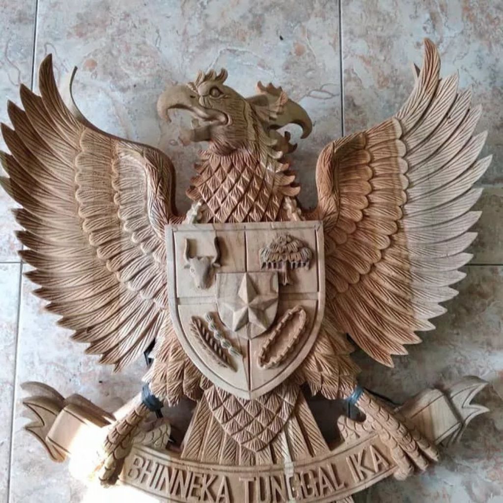ukiran gurada pancasila hiasan pajangan dinding garuda pancasila kayu jati 40x40 cm