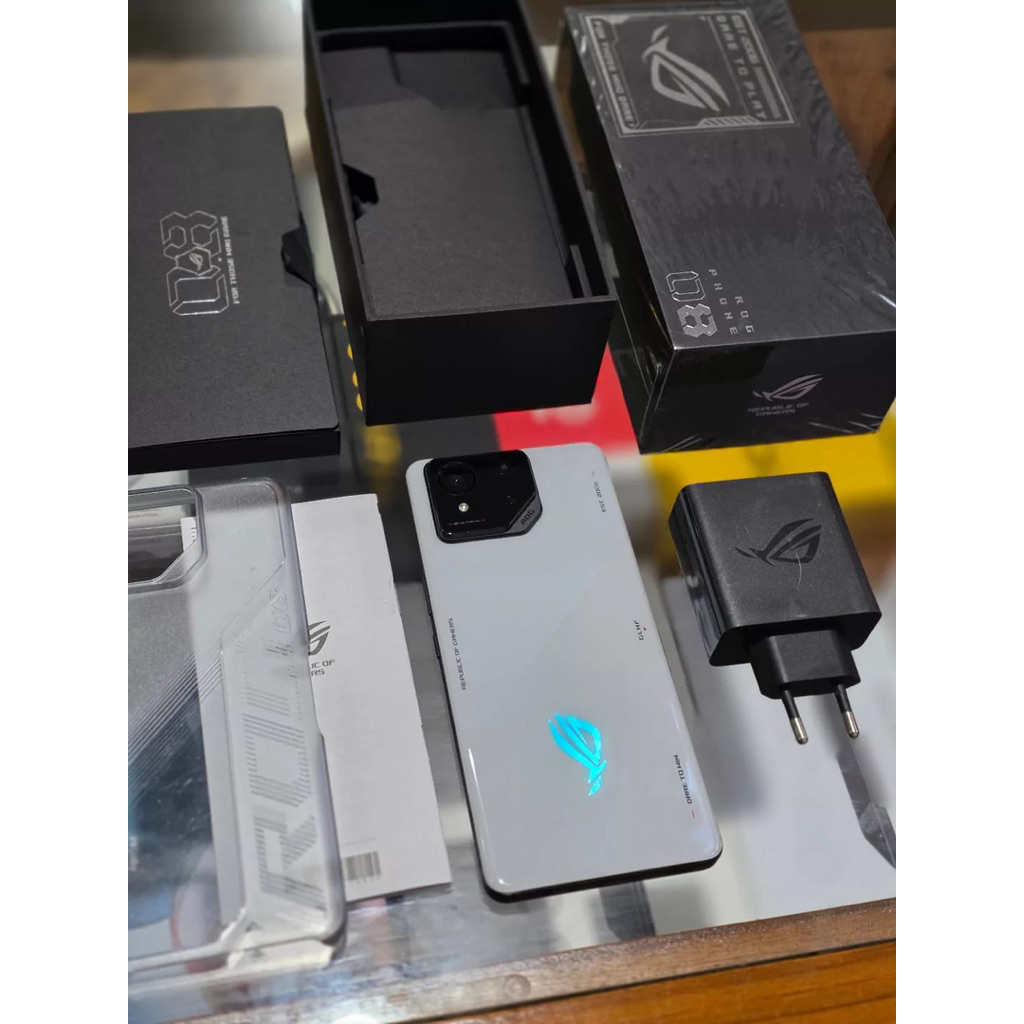 ASUS ROG PHONE 8 SECOND