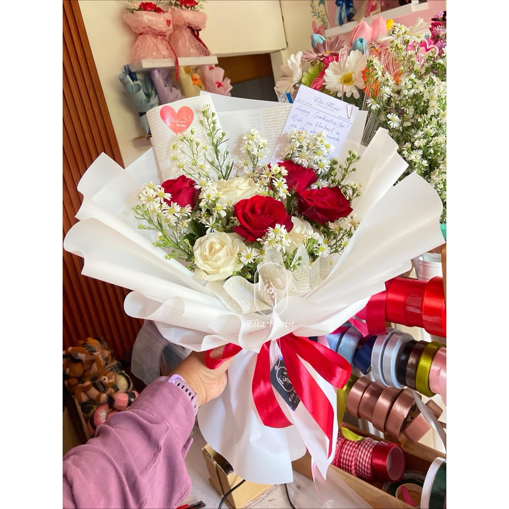 [Liora] Buket Fresh Flower/Buket mawar merah/Buket Segar Hadiah Wisuda/Sidang/Graduation/Ulang Tahun