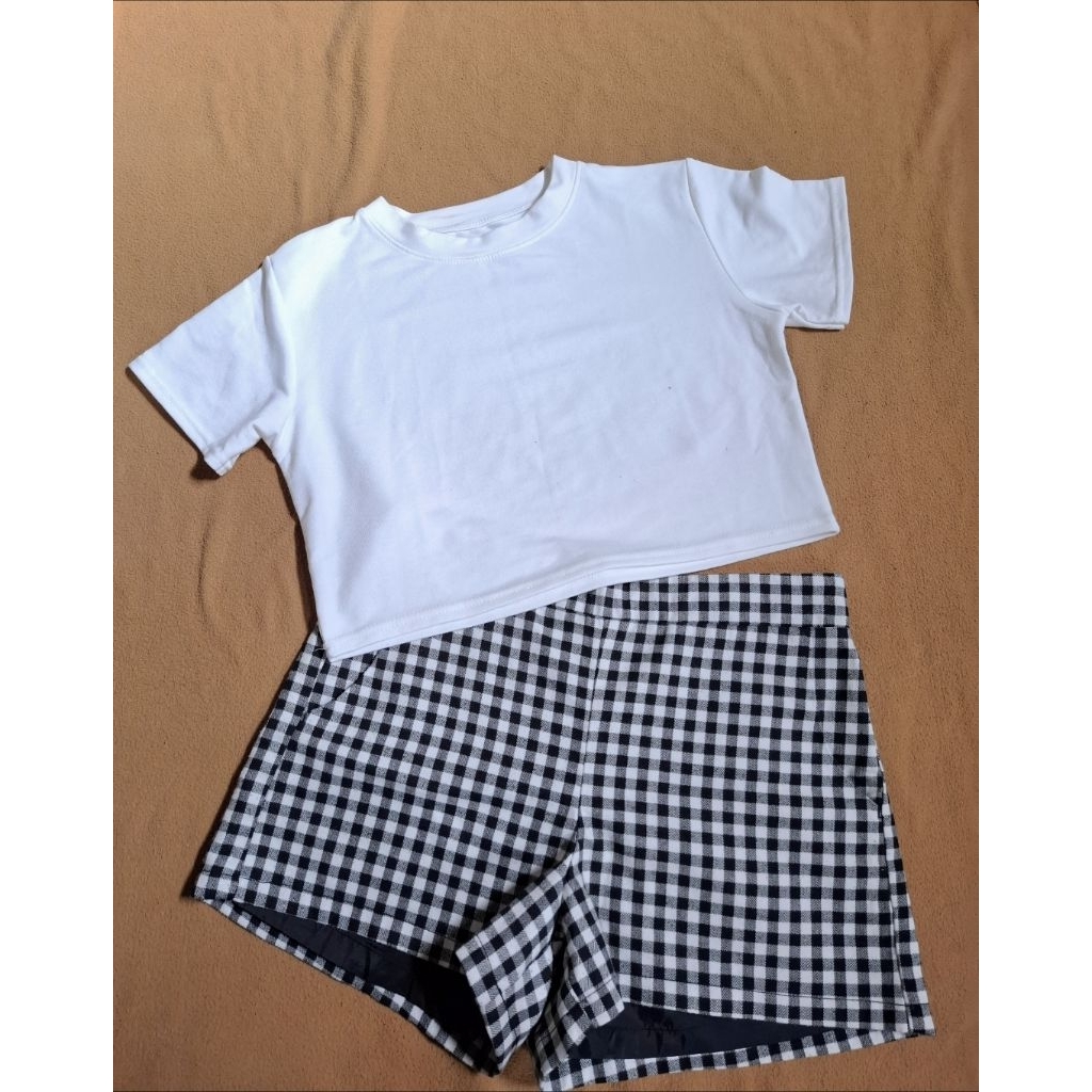 Set kaos crop dan celana pendek