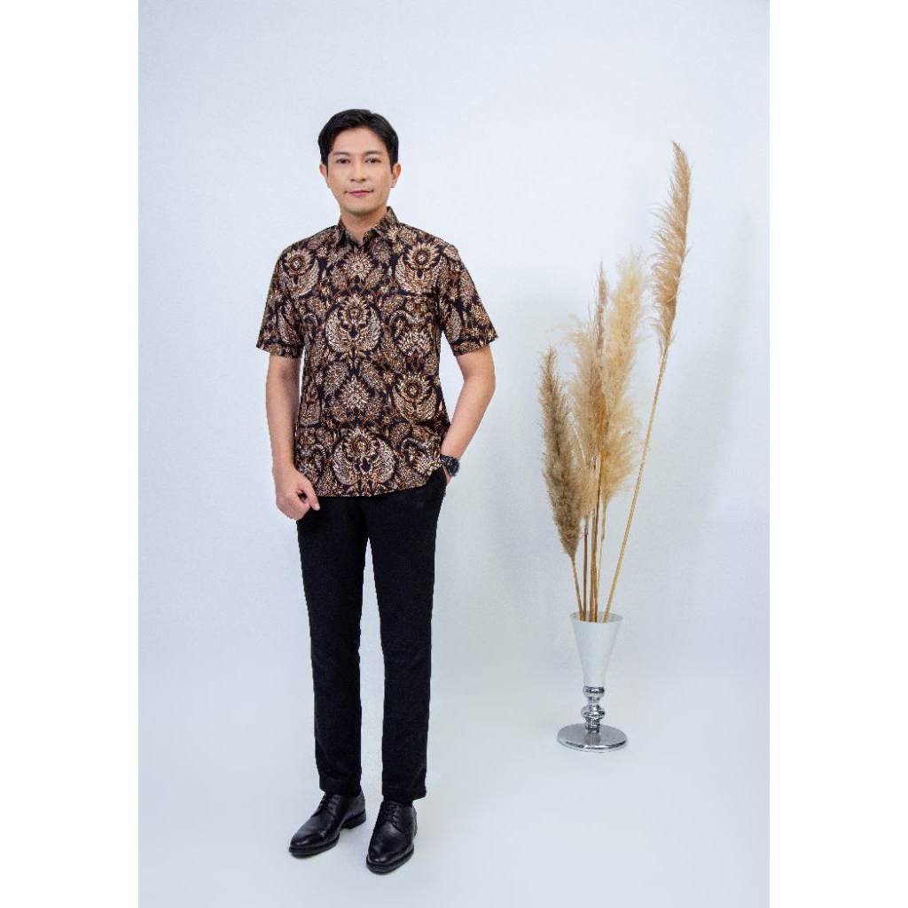 Kemeja Batik Pria Lengan Pendek Motif Gurdho Astrantia - Pangestu Batik