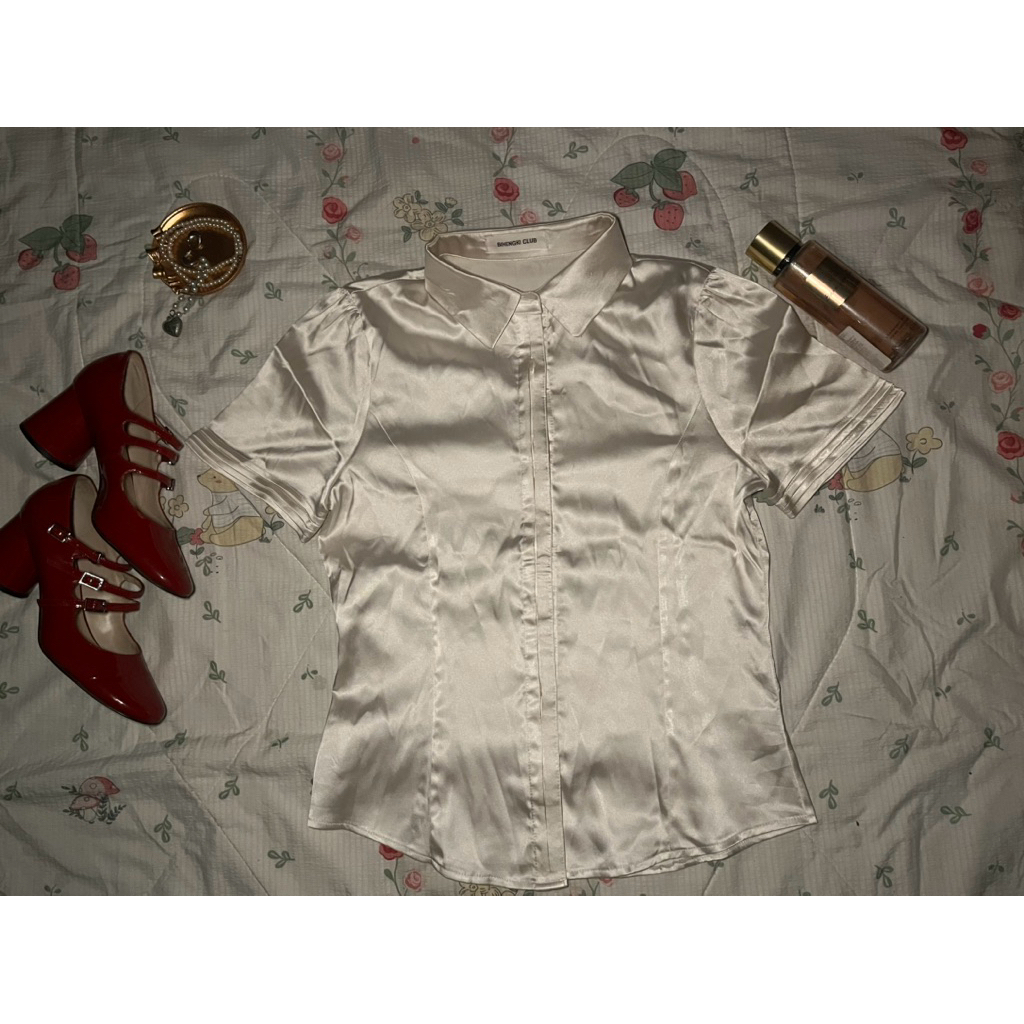 kemeja putih satin