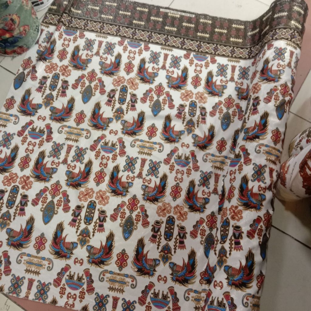 BAHAN BATIK METERAN JENIS BAHAN SEMI SUTRA FOIL ( MOTIF BURUNG SENRA WASIH)