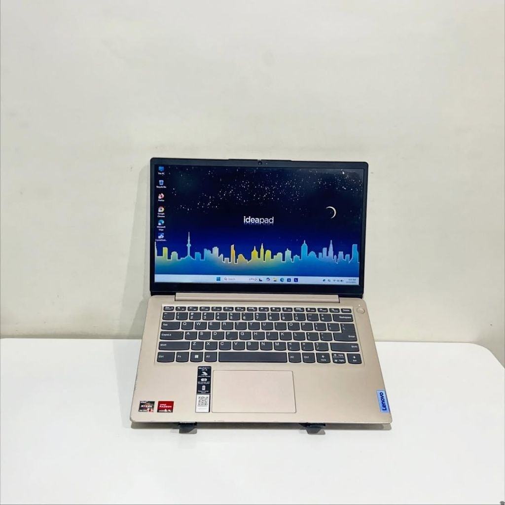 Lenovo Ideapad Slim 3 ryzen 3-4300U RAM 8GB/SSD 256GB