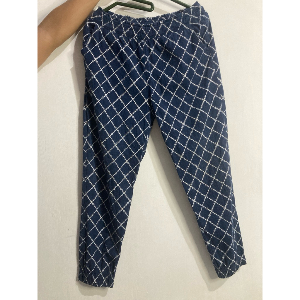 Preloved celana biru garis-garis putih