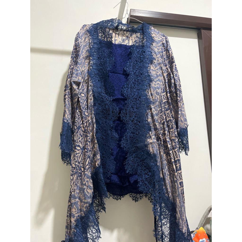 kebaya outer + rok kain batik ikat