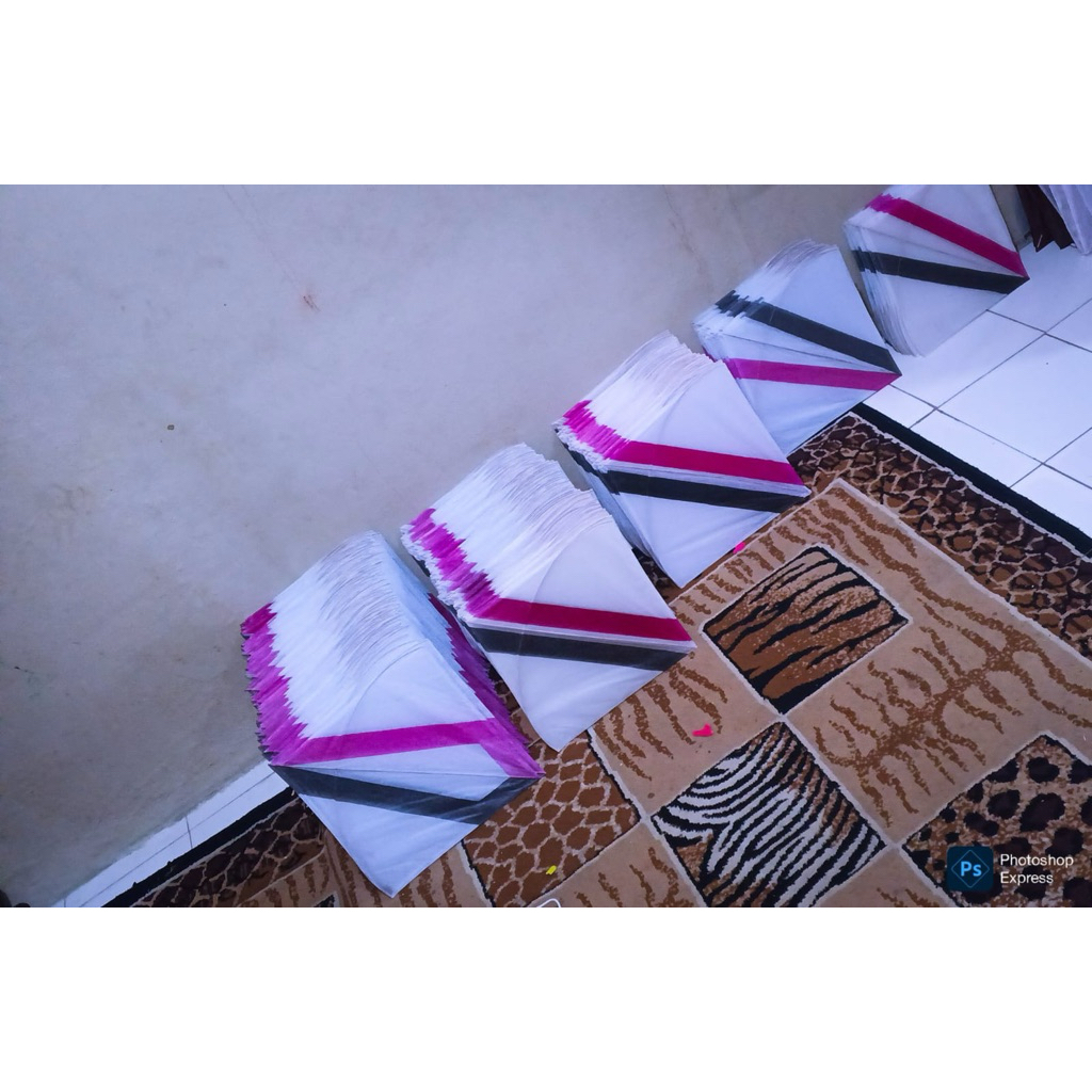 Layangan Aduan kertas motif pulas