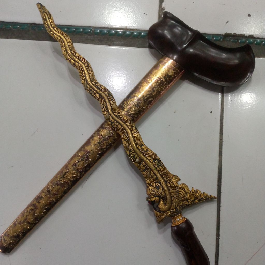 Koleksi Dapur Nogo Sosro Paksi Luk 11 Pamor Kinatah Kamarogan Sepuh Emas