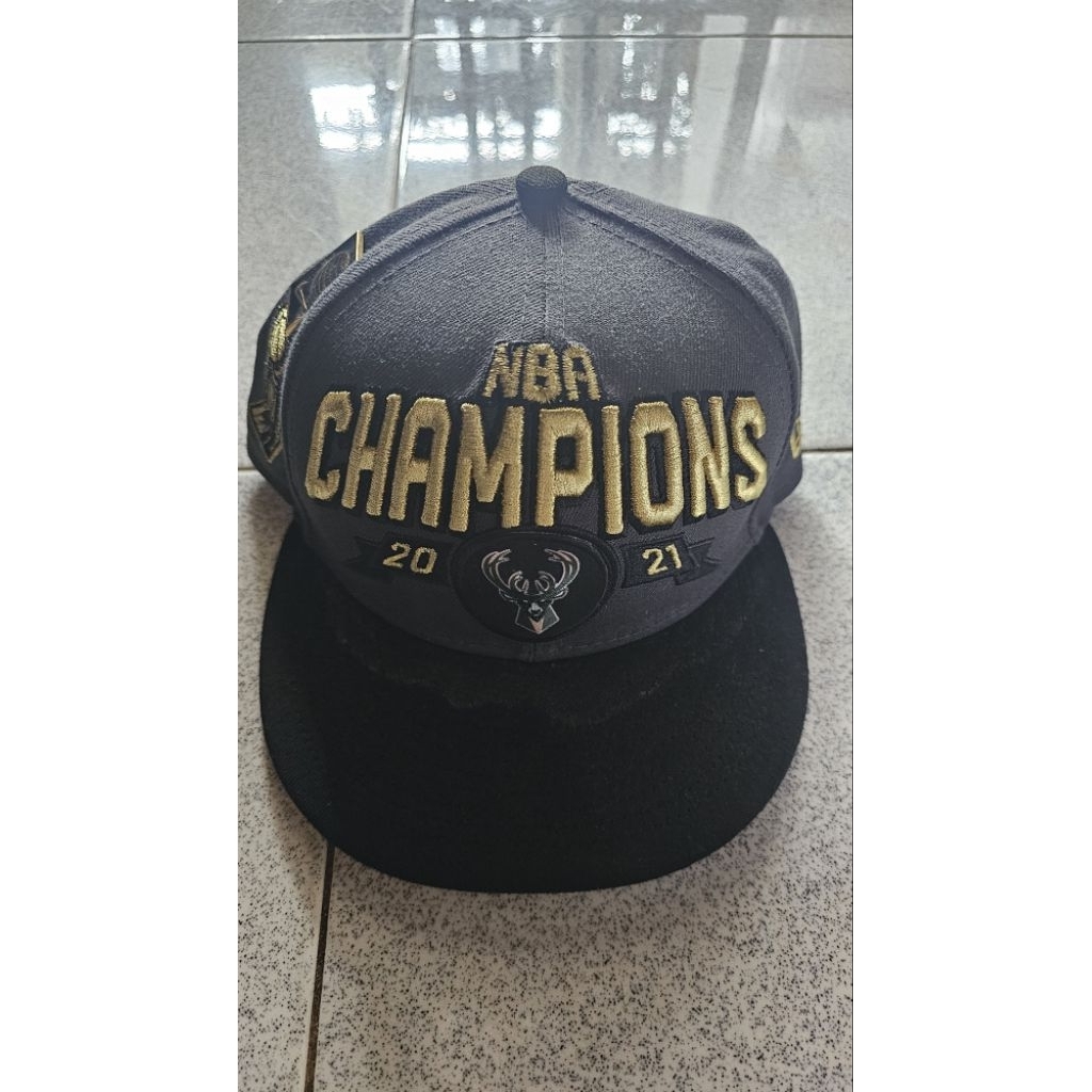 Original Men's New Era Gray/Black Milwaukee Bucks 2021 NBA Finals Champions Locker Room 9FIFTY Snapb
