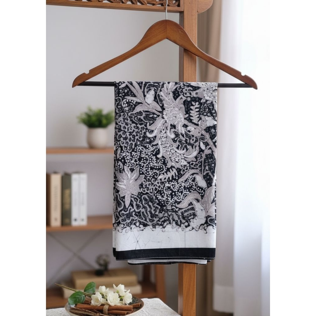 Burung Hitam Abu-Kain Batik Asli Tulis Lasem Batik Tulis Lasem Batik Lasem