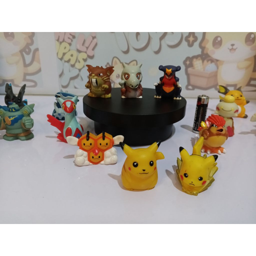 Bandai Pokemon Finger doll Pikachu Dash Raichu Combee Cubone Zekrom Growlithe Girantina Pidgeotto Ra