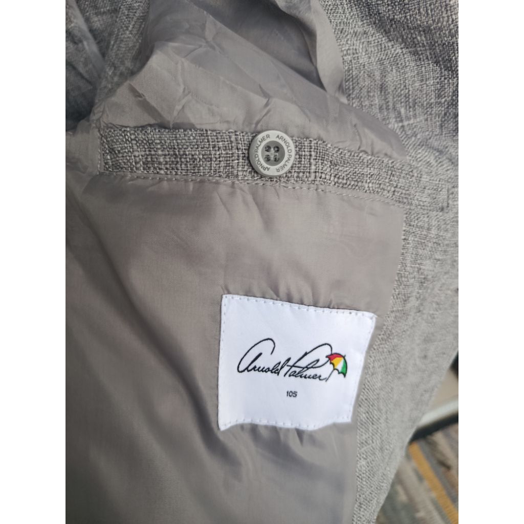 Jas pria warna abu muda brand 4rnold palmer