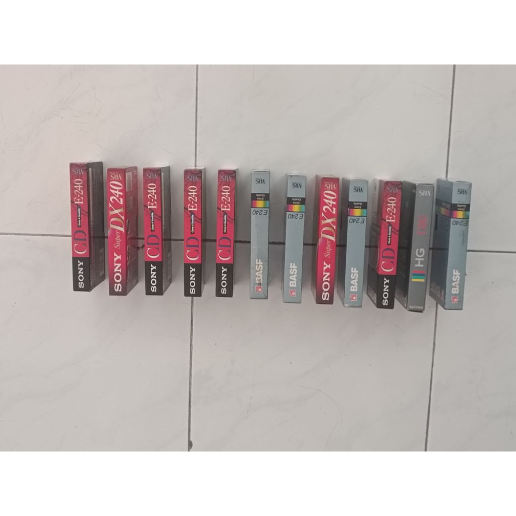 Video kaset pita VHS jadul kosong