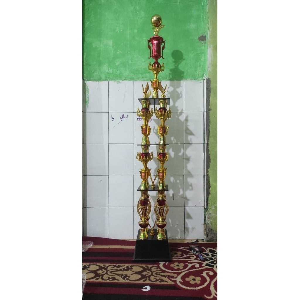 Piala Kaki 4 Tinggi Mewah 4 Lantai