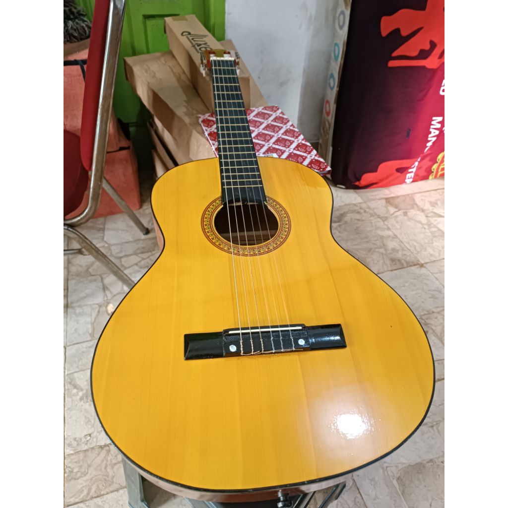 Gitar Klasik Yamaha C315 tanam besi senar nilon