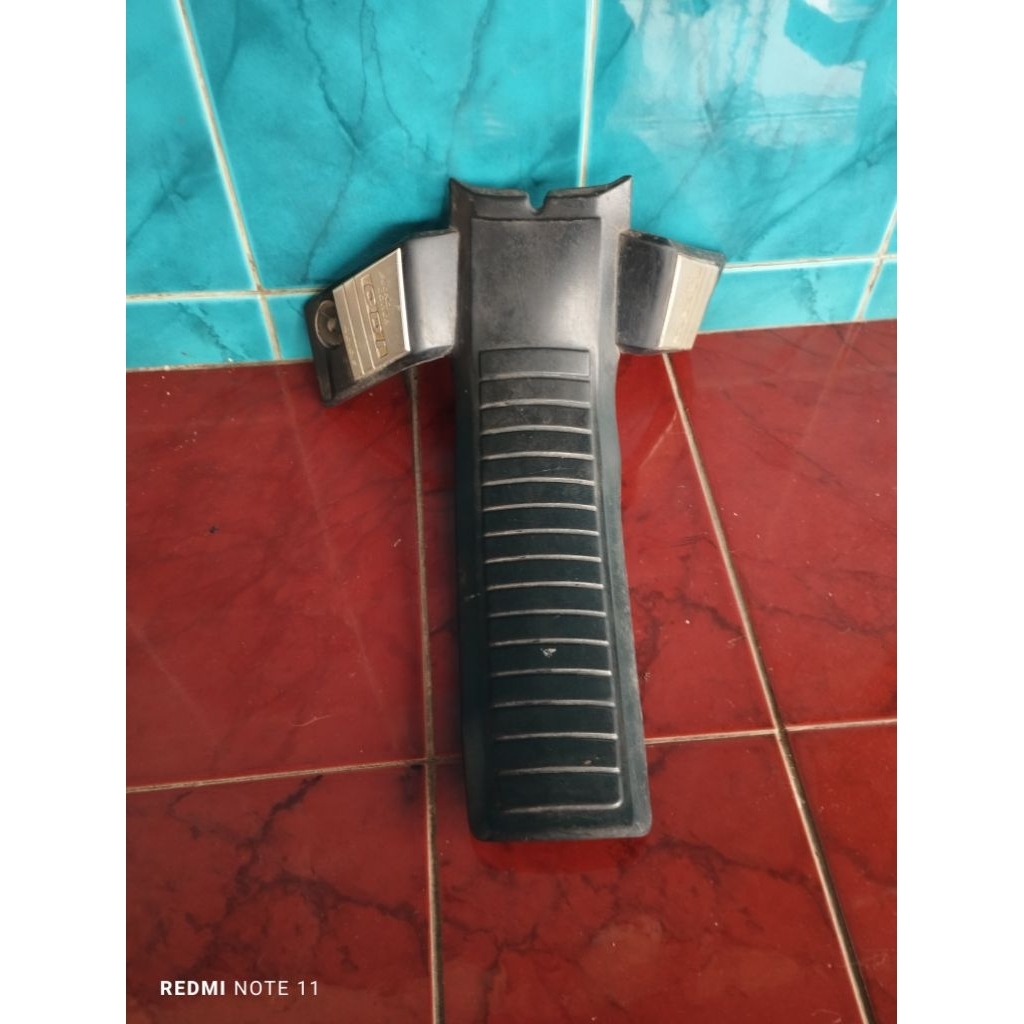 karet sayap tengah lexil karet' pelana Honda Astrea prima second original