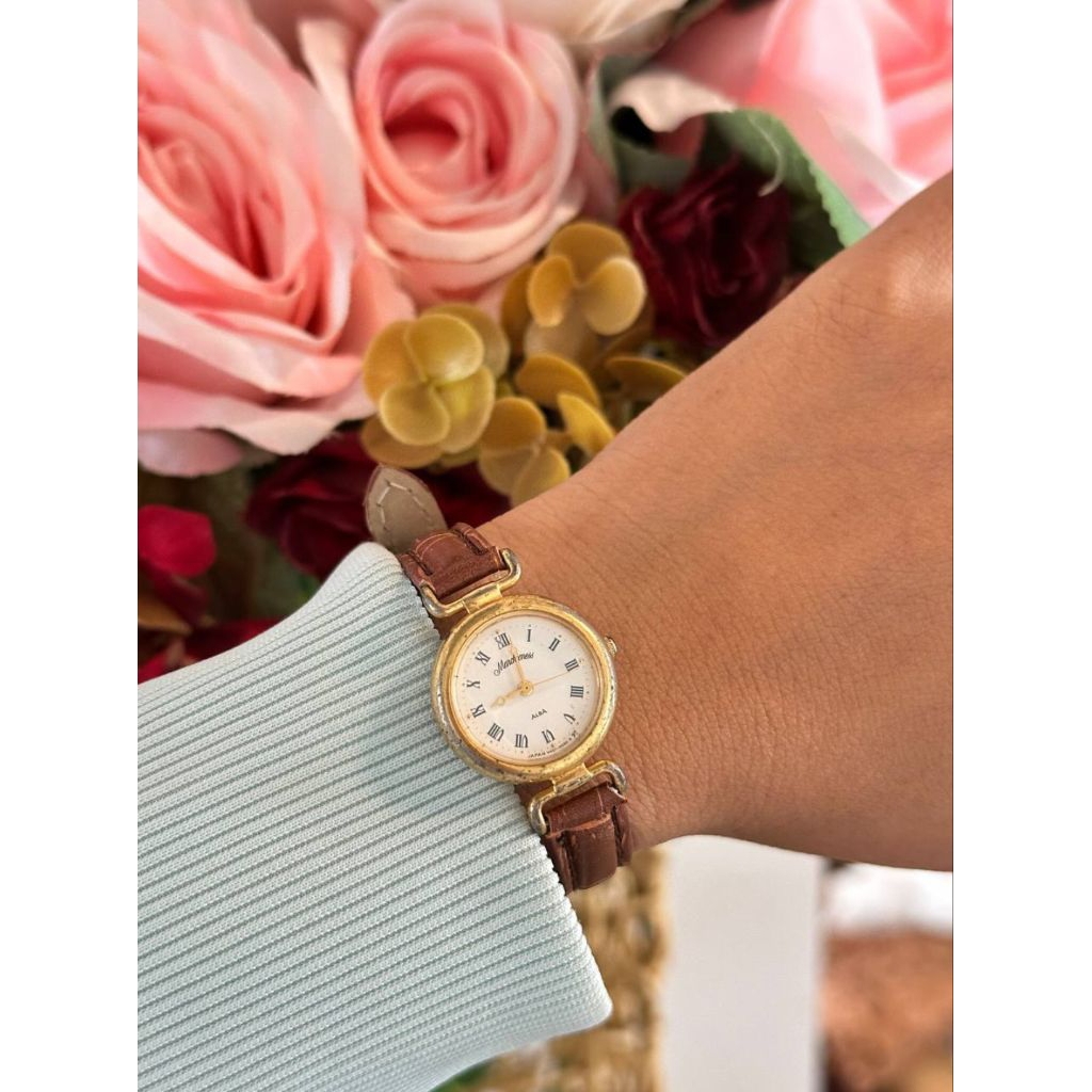 alba ladies vintage watch gold tone unik petite rare