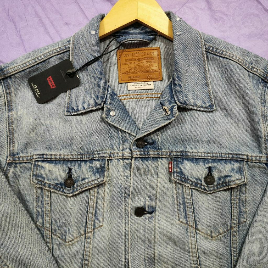 Levi is Lv"s Trucker Jacket Big E Vintage Washed Light Blue Denim Jeans Relaxed Fit 100% Cotton size