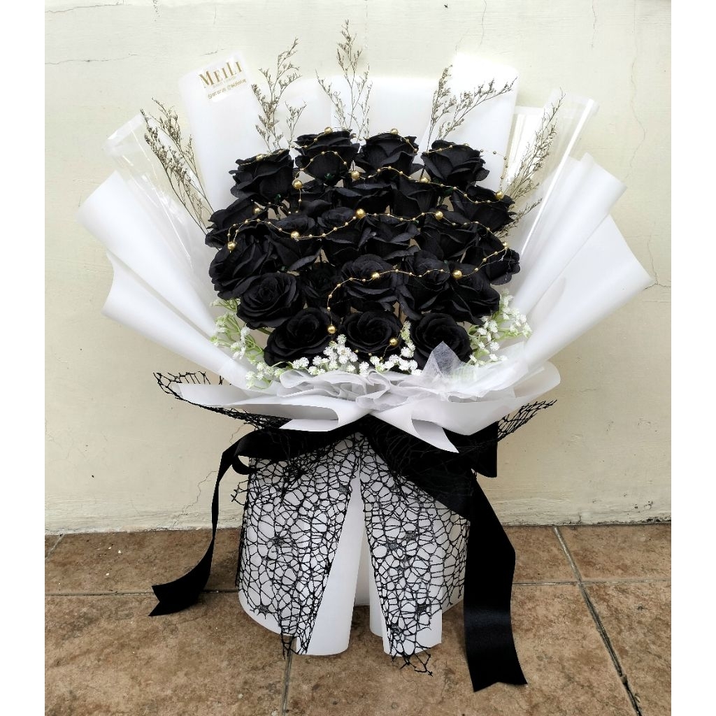 Buket Bunga ROSE BLACK WHITE