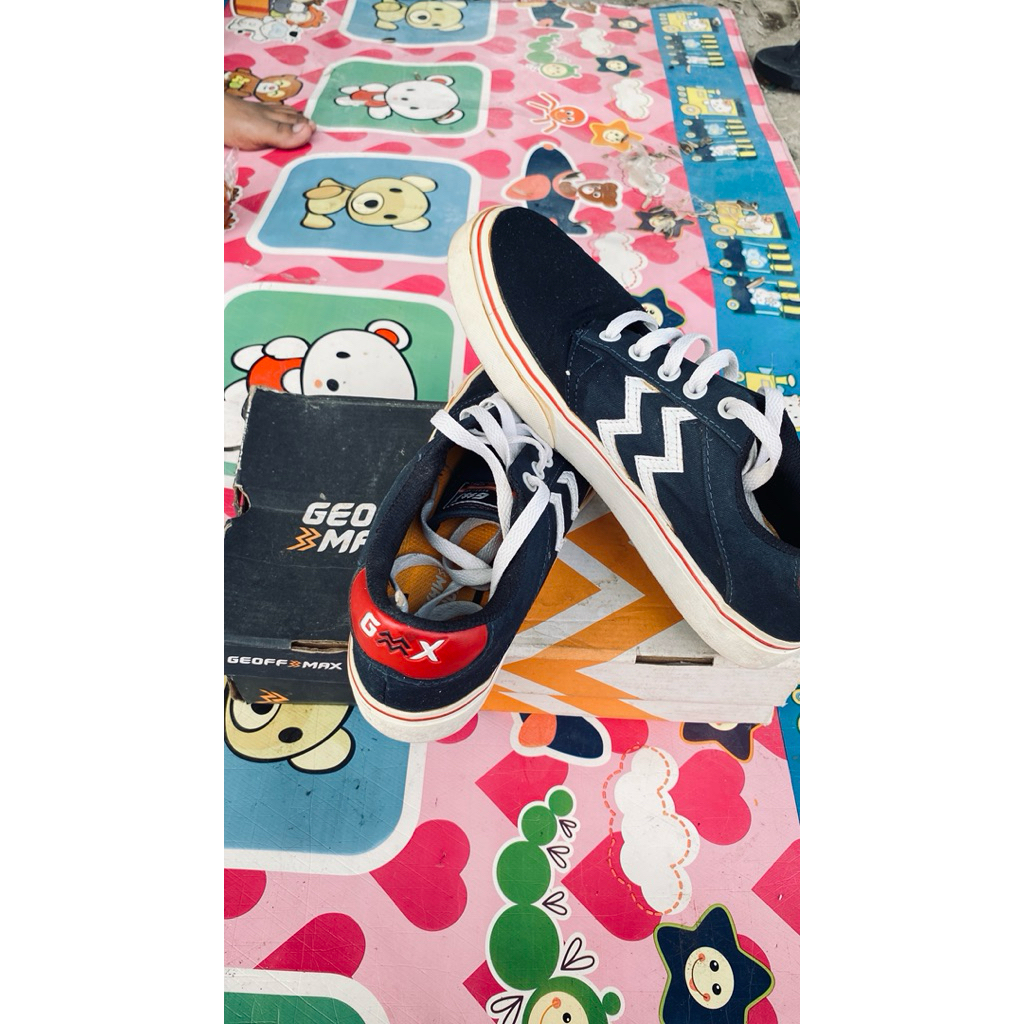 PL SEPATU GEOFFMAX