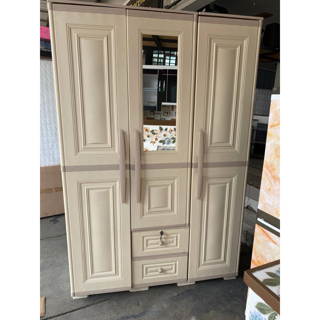 Lemari plastik Olymplast 3 pintu