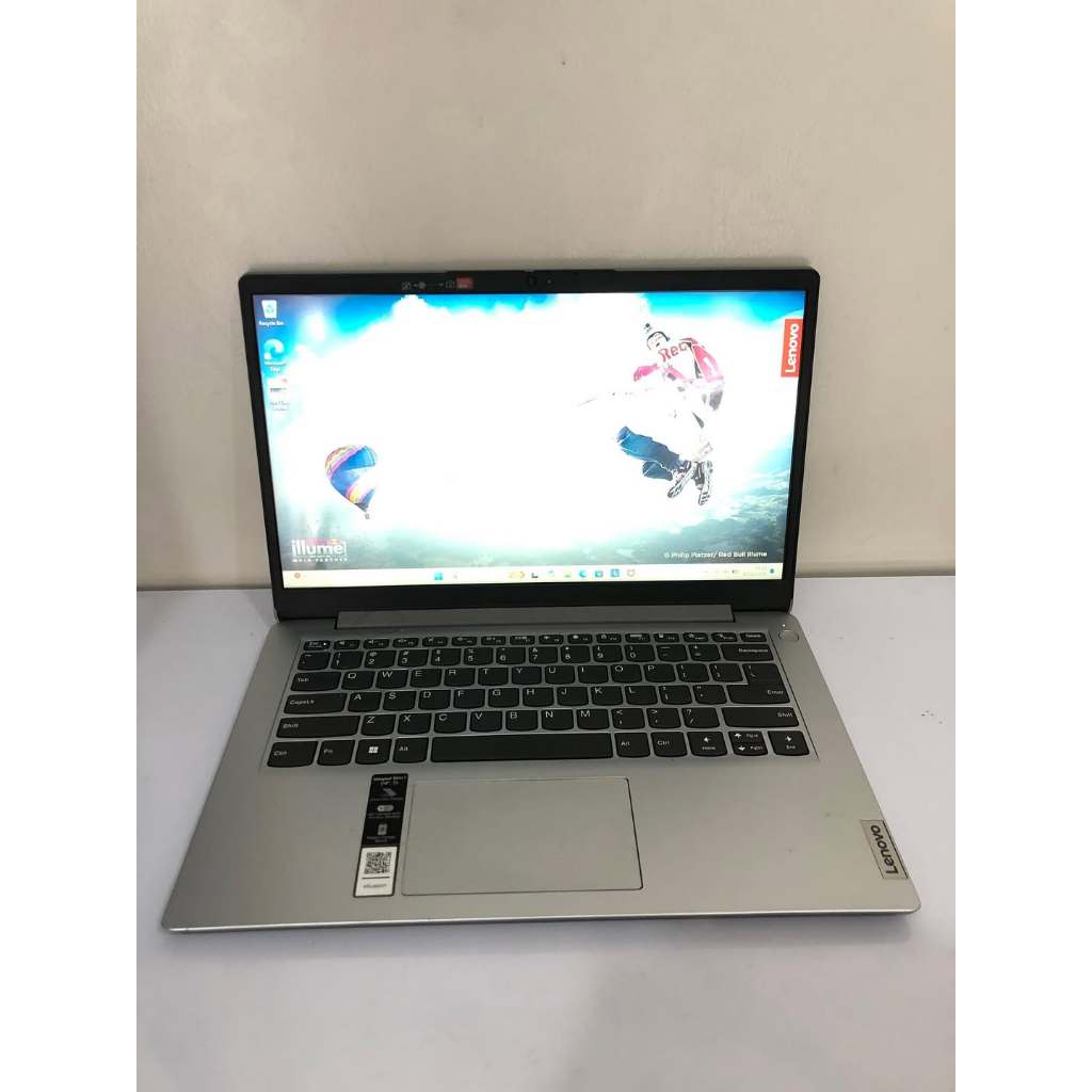 Lenovo ideaoad 82RO Amd 3020e 8/256GB