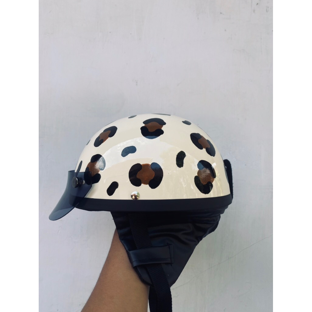 helm chip cream motif leopard free topi pet