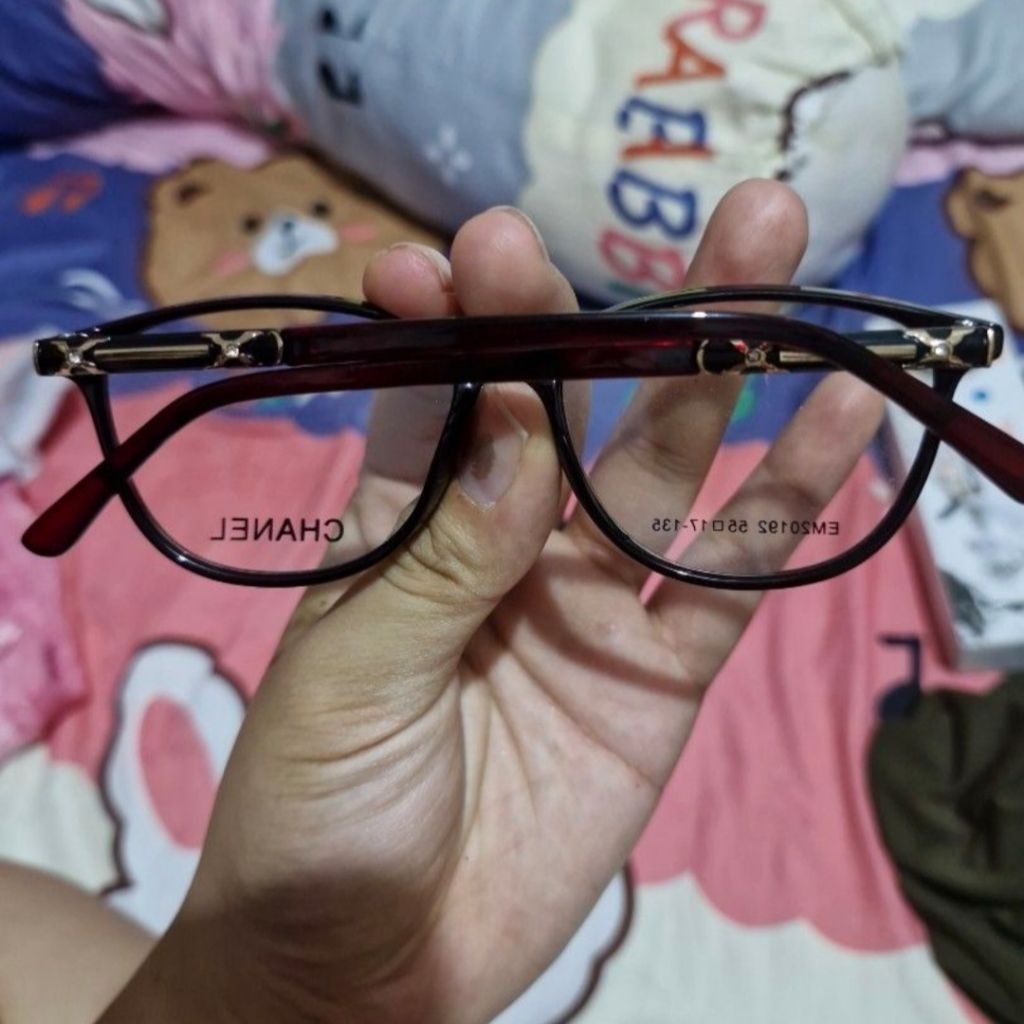 kacamata cat eye merah maron chan chan