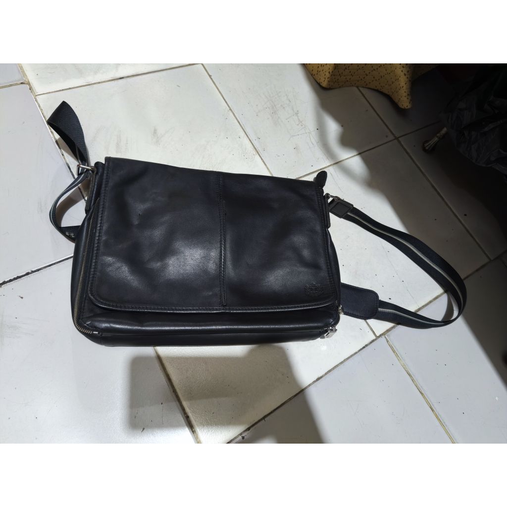 tas laptop kulit  merk bonia