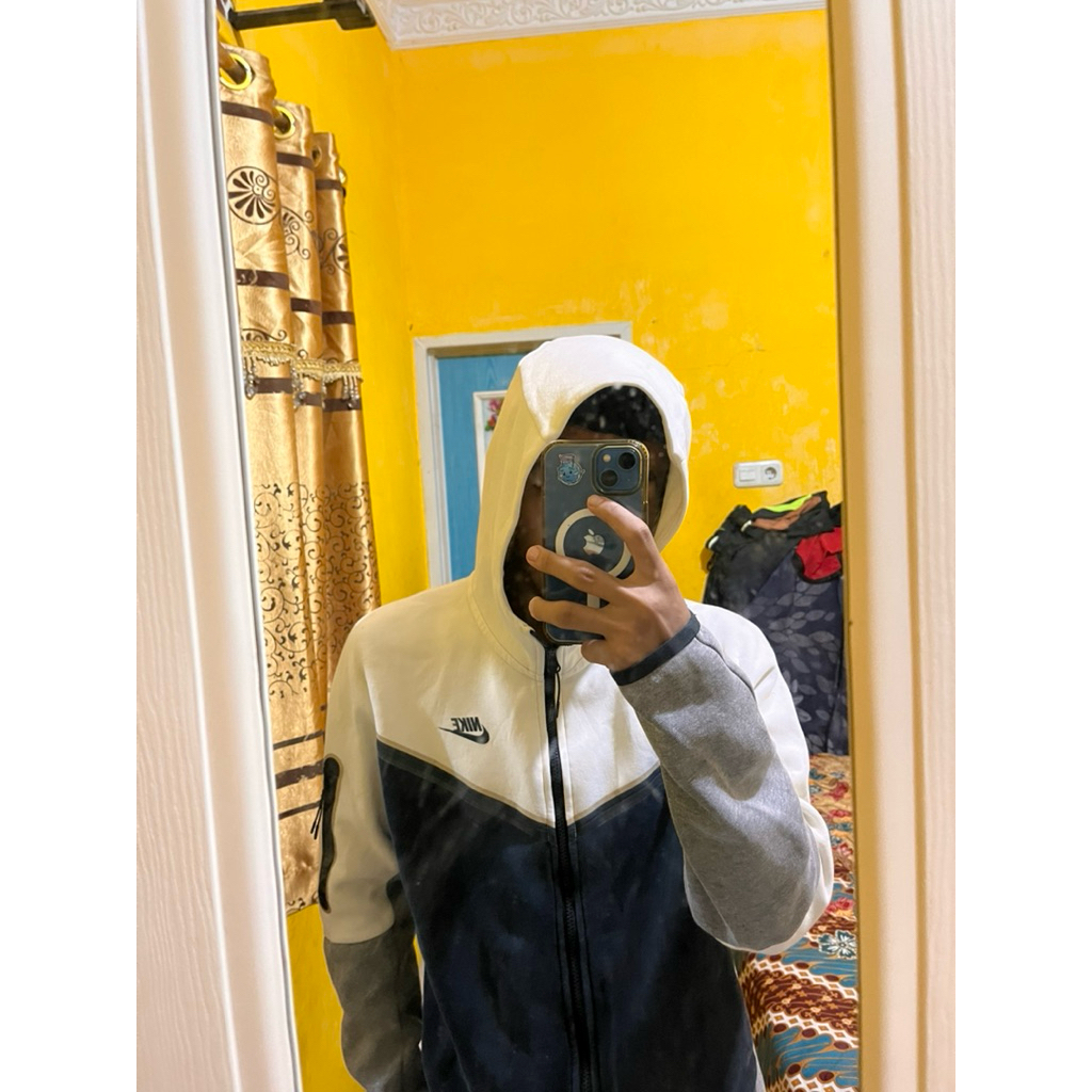 Nike tech fleece sz S-M