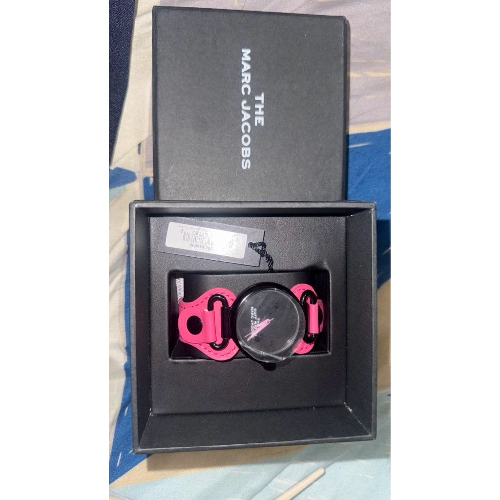 NBU MJ THE CUFF FUCHIA BLACK