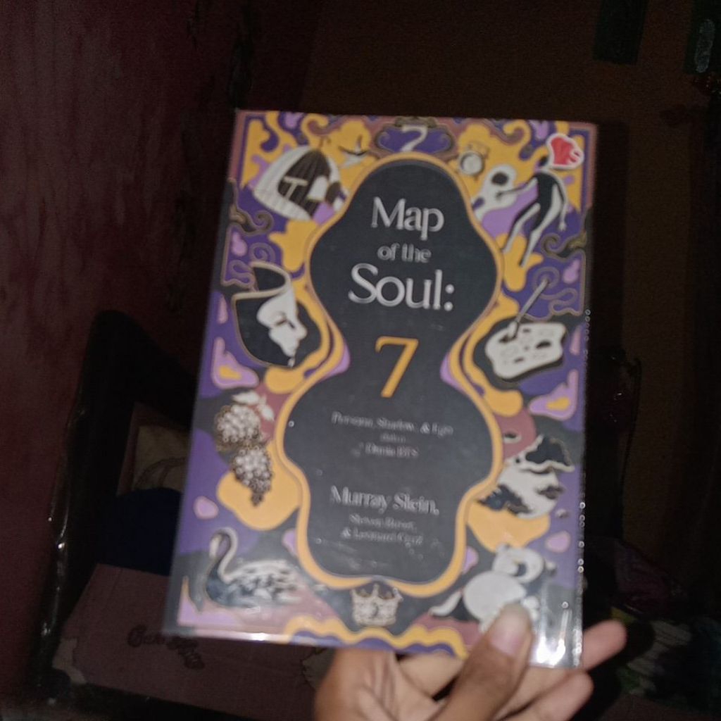 [Preloved] Buku Map Of The Soul : 7 Persona, Shadow, & Ego Dalam Dunia Bts