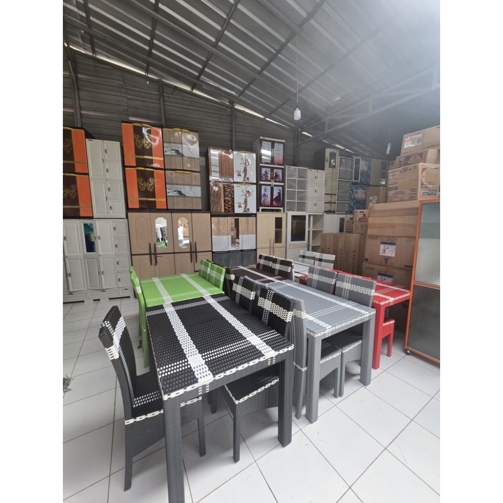 MEJA MAKAN ROTAN SINTETIS