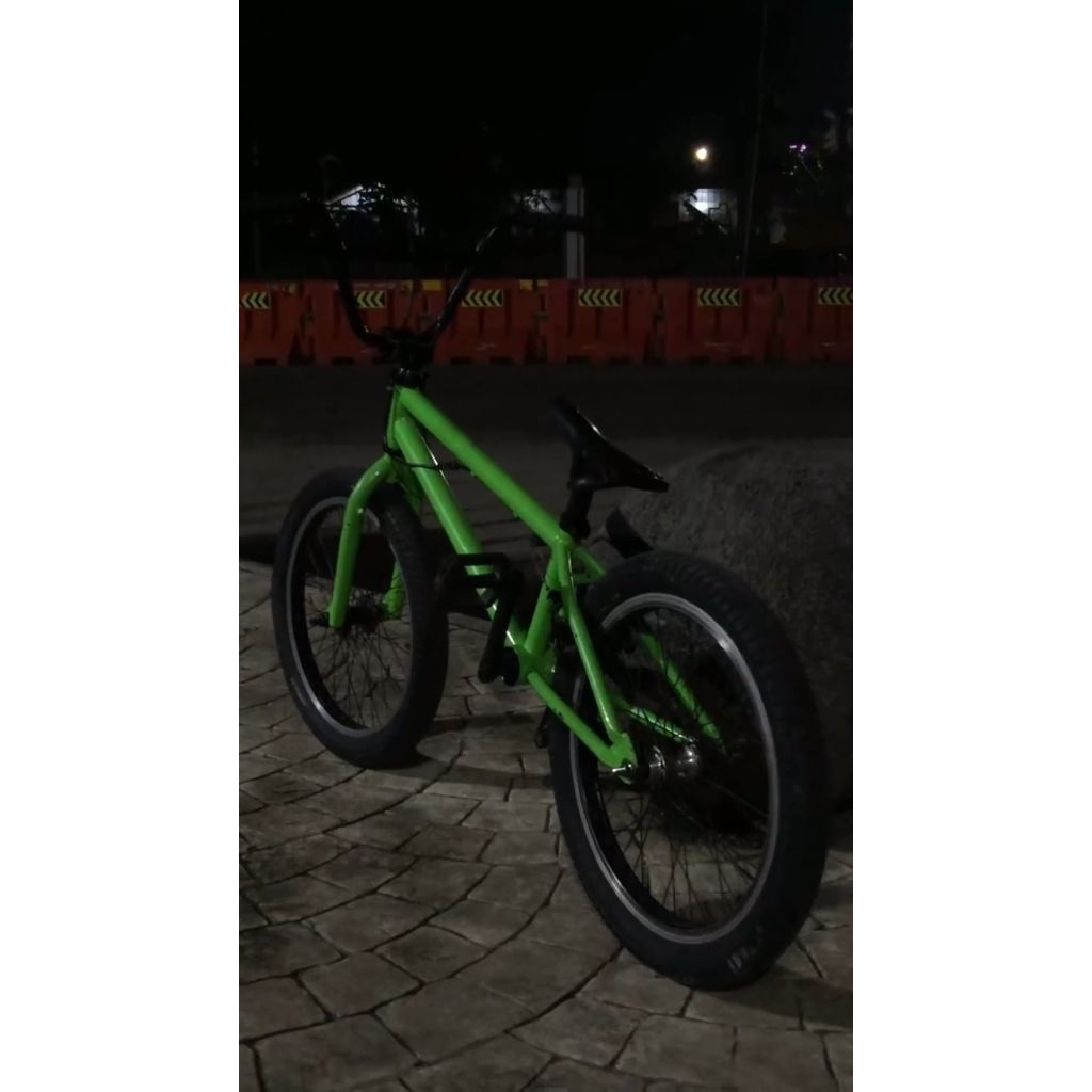 Sepeda BMX STREET
