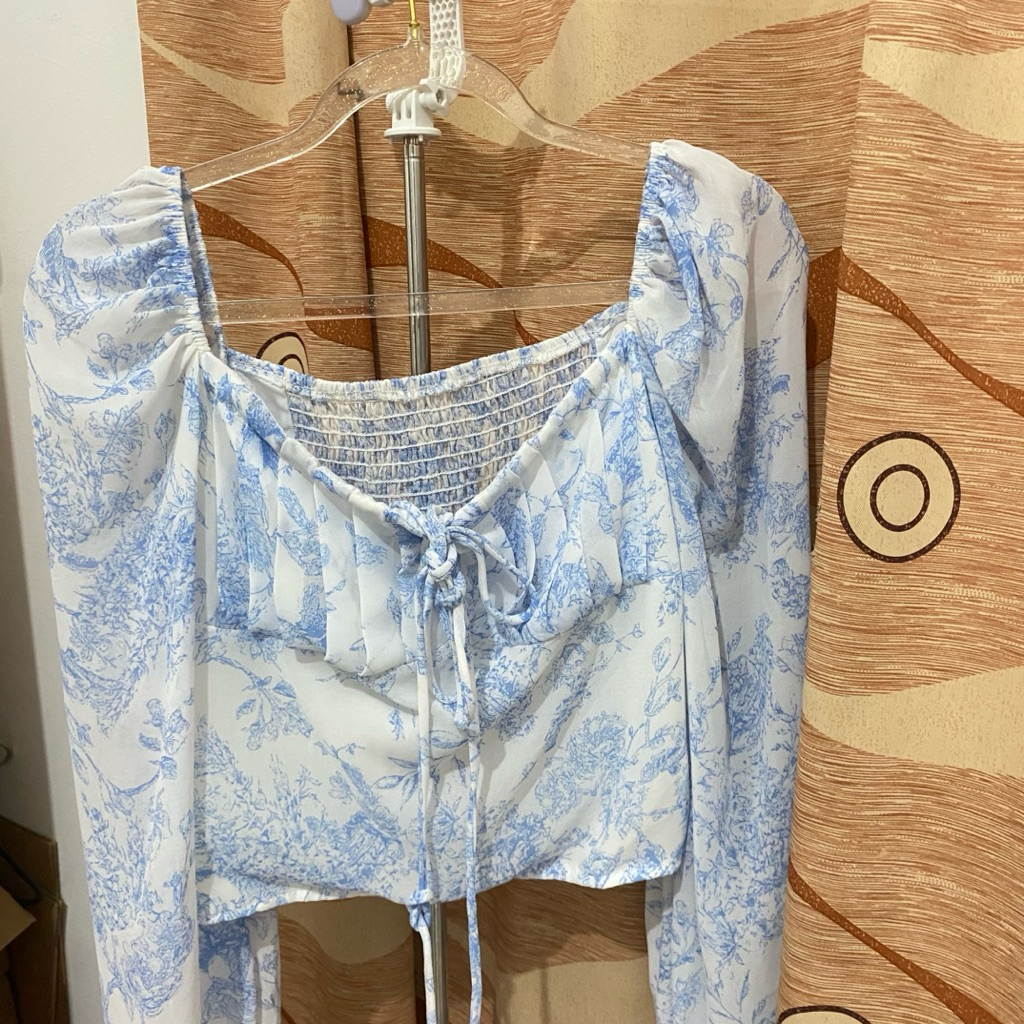 shabrina biru laut putih baju ootd simpel