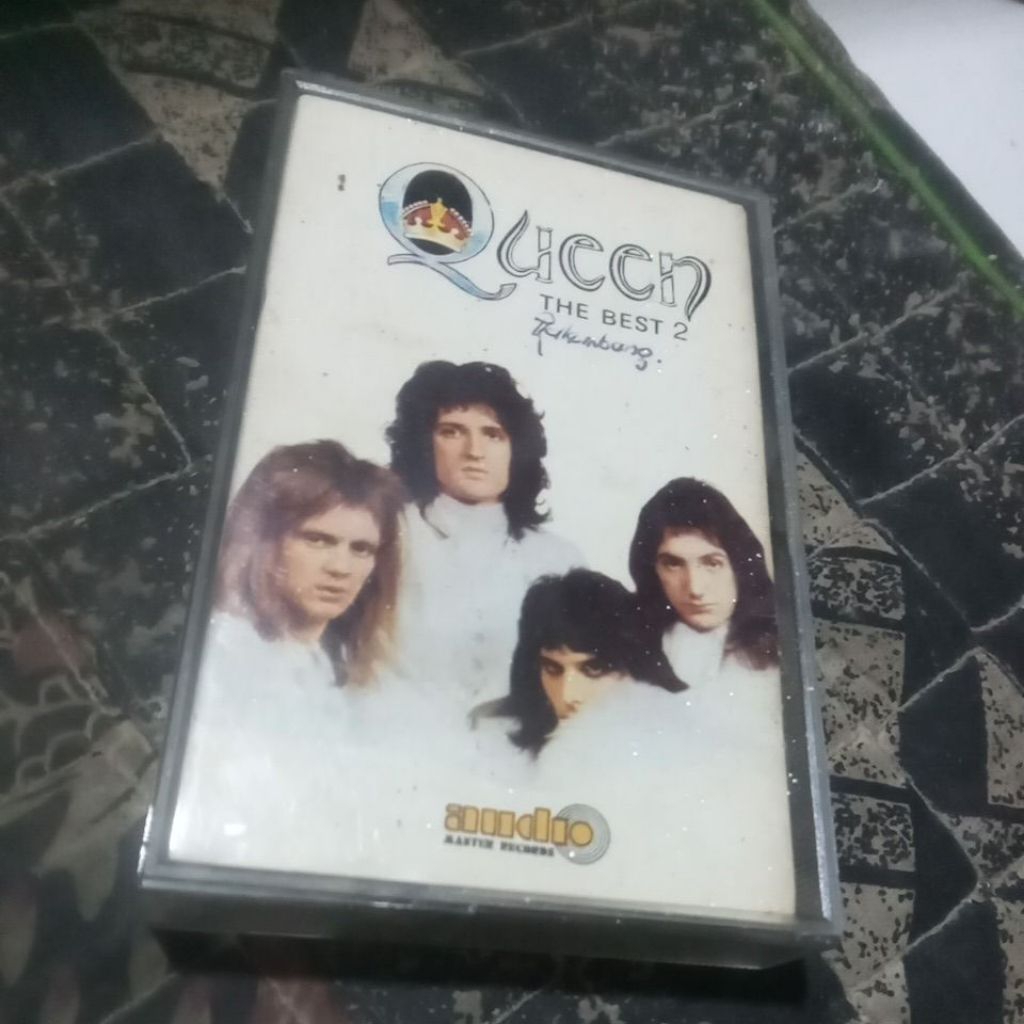 QUEEN THE  BEST AUDIO  AM  KASET PITA
