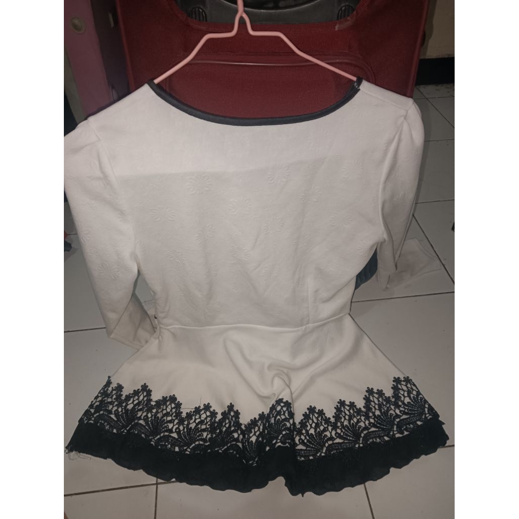 blouse peplum putih renda, atasan wanita, preloved.