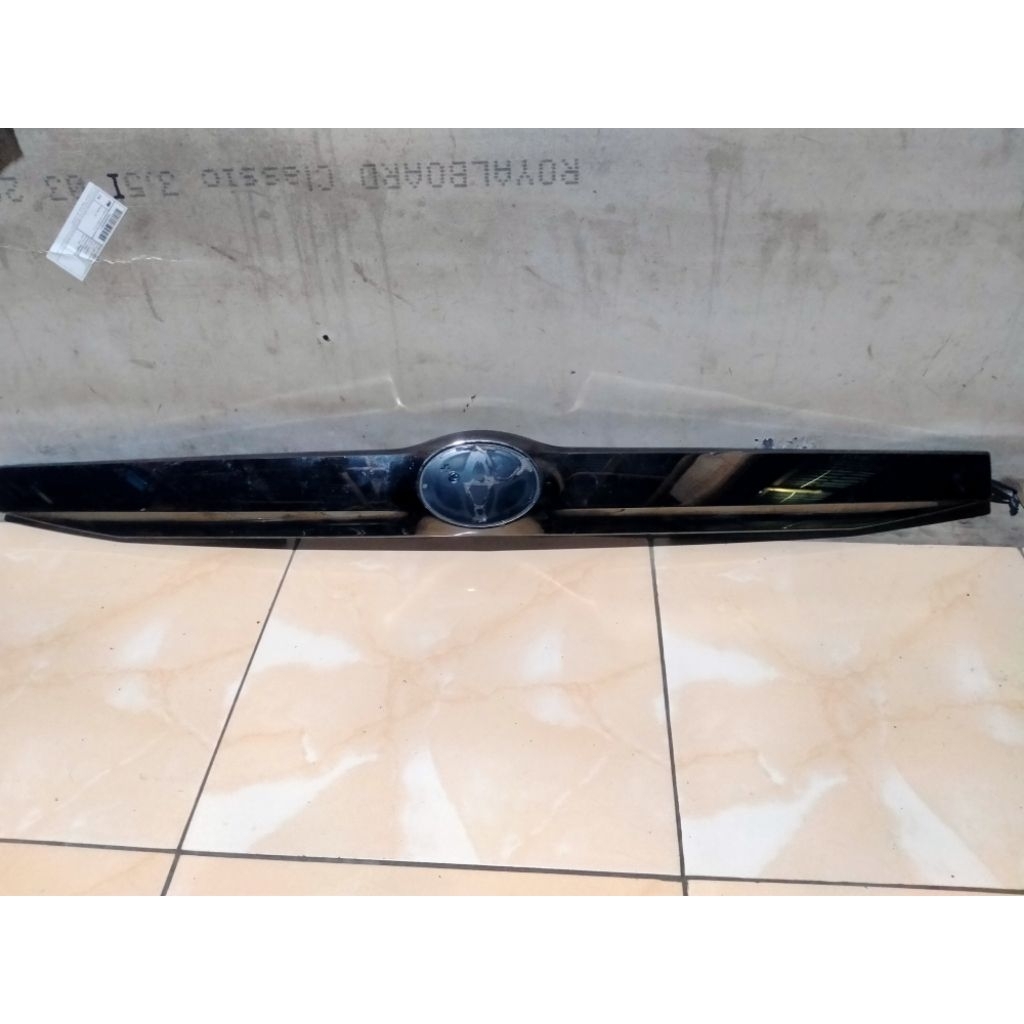 Trunklid dan reflektor Sigra