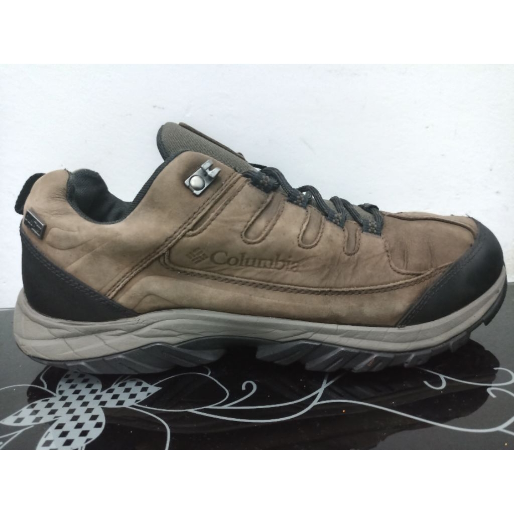 Sepatu Second Ori - Columbia Size 43,5